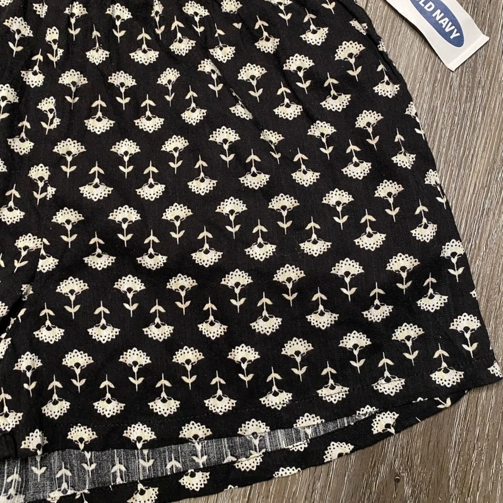 Old Navy Girl Shorts NWT Size Small 6-7 Years